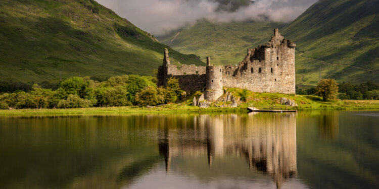 Scientist develops amazing self-healing concrete