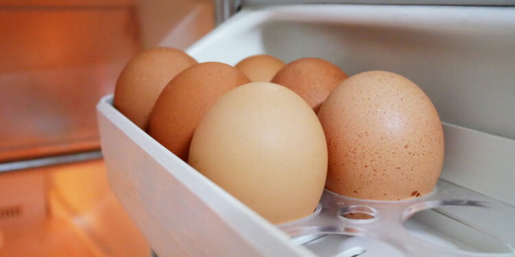 Should eggs be kept in the fridge?